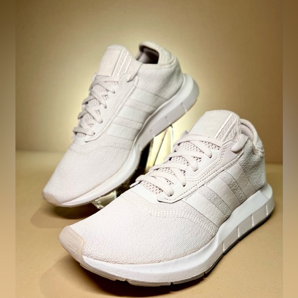 Adidas Women's Swift Run X Shoes in White Sz 8 - Picture 1 of 5